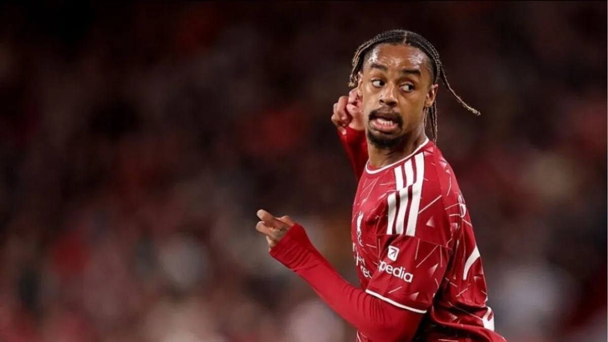 Bredli Barko Liverpul forması ilə məşqdə ağrılı jest göstərir