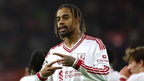 Bredli Barkola Liverpool formasında meydanda