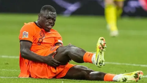 Brian Brobbey Sunderland formasıyla sakatlık sonrası sohbet ederken