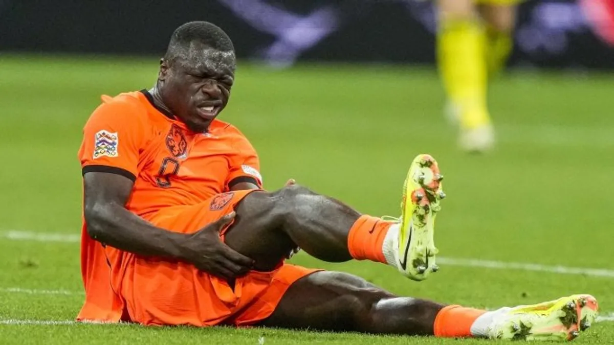 Brian Brobbey Sunderland formasıyla sakatlık sonrası sohbet ederken