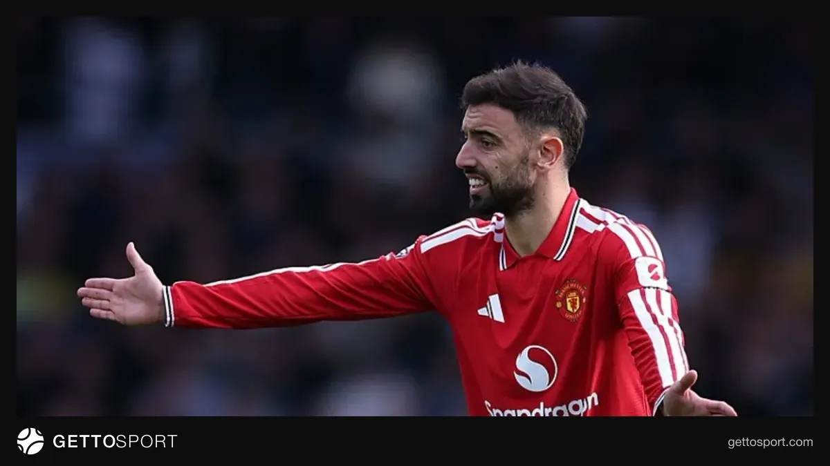 Bruno Fernandes formasıyla maçta topa müdahale ederken