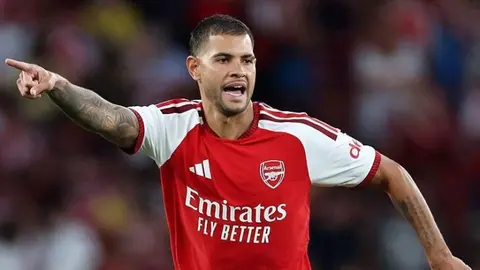 Bruno Gimarayeş Arsenal formasında mətbuat konfransında danışır