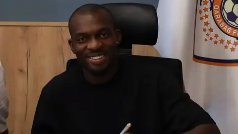 Bruno Lanqa mətbuat konfransında və ya müsahibədə danışır
