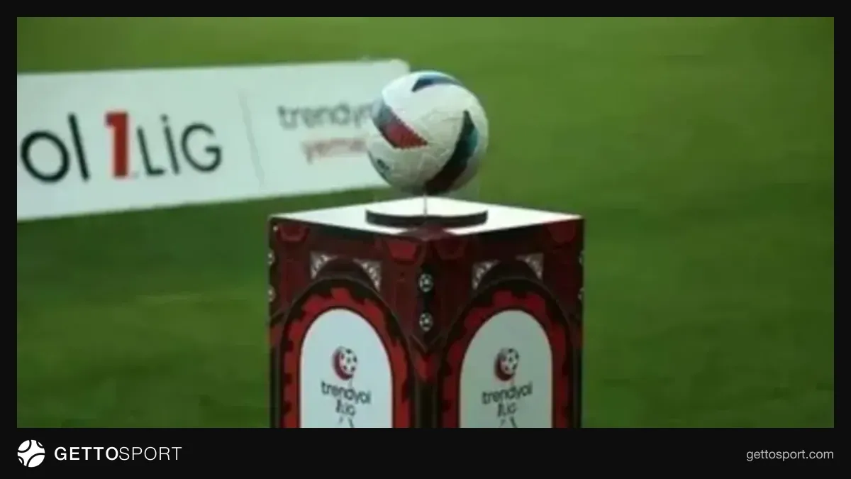 Sarıyer ve Manisa FK logoları yan yana, teknik direktör ayrılıklarını anlatan görsel