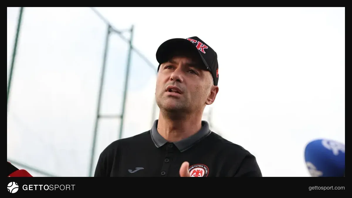 Burak Yılmaz röportaj verirken