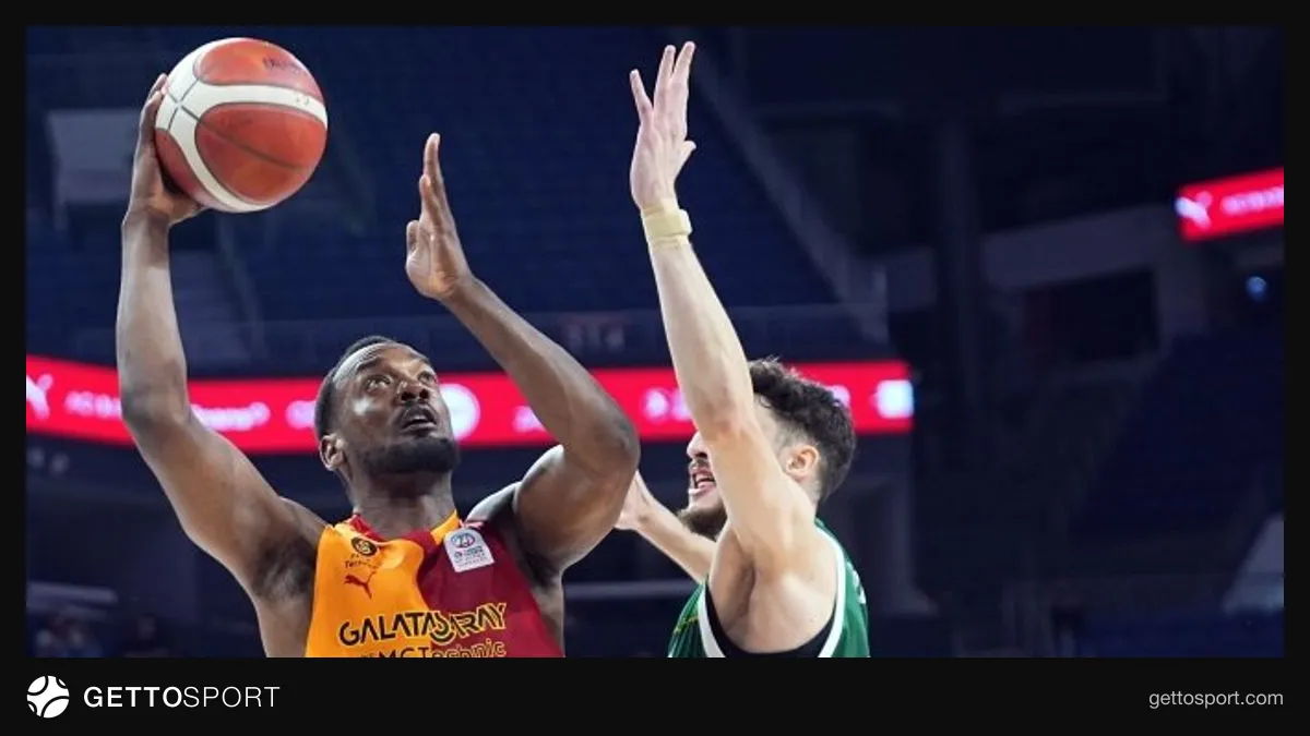 Sinan Erdem'de Bursaspor ve Galatasaray oyuncuları mücadele ederken
