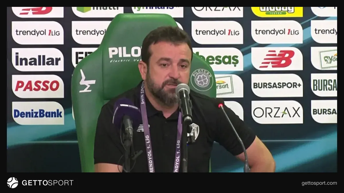Bursaspor teknik sorumlusu Fatih Şen ve Mardin 1969 Spor teknik direktörü Ivaylo Petev basın toplantısında