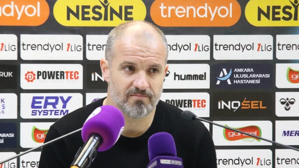 Bursaspor teknik direktörü Mustafa Er maç sonrası konuşurken