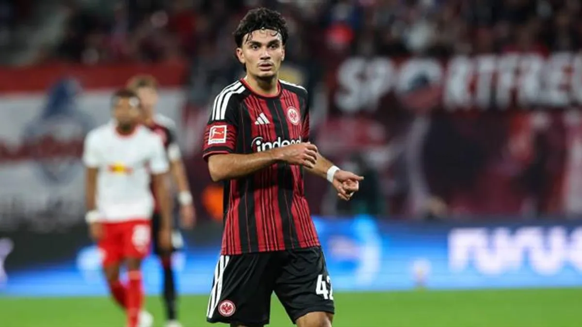 Can Uzun'un Eintracht Frankfurt formasıyla mücadele anı