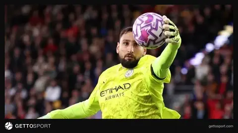 Canluici Donnarumma topu tutarkən stadionda