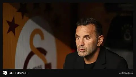 Carlos Cuesta maçta top tekmeleyen stoper pozisyonu