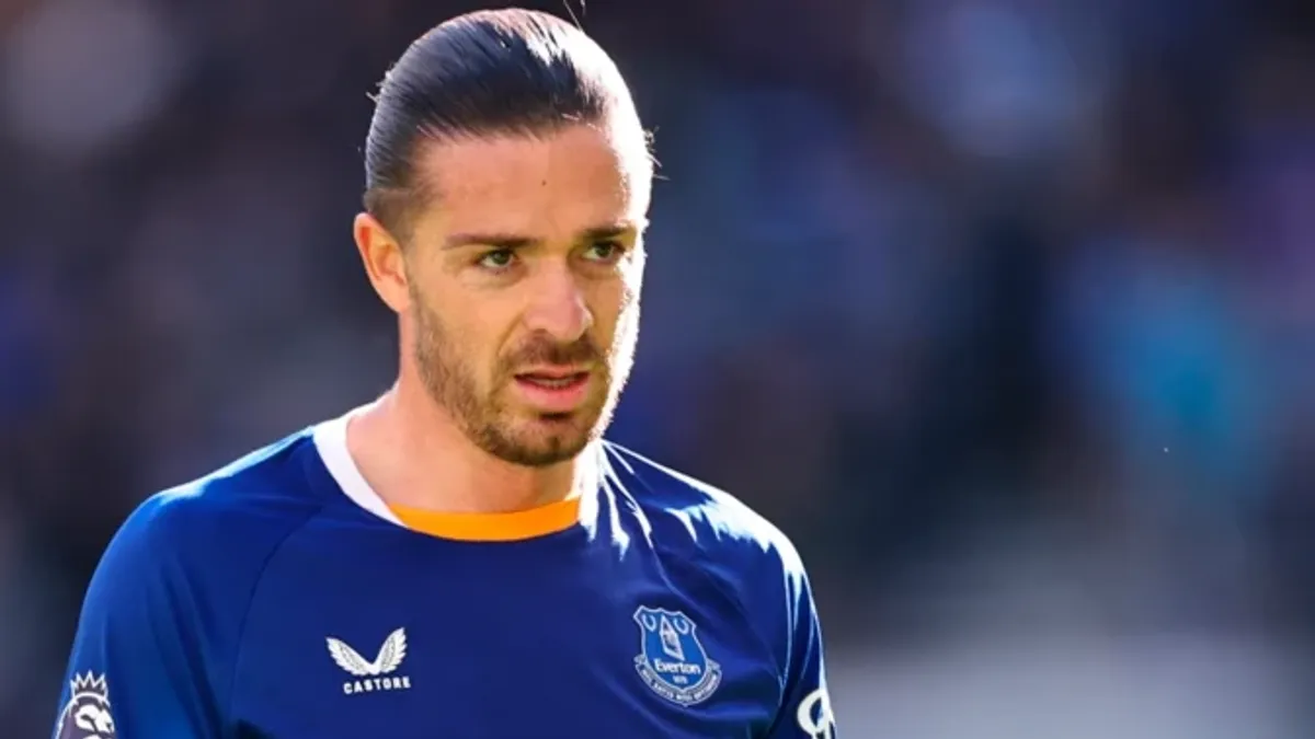 Cek Qriliş Everton formasında, meydanda