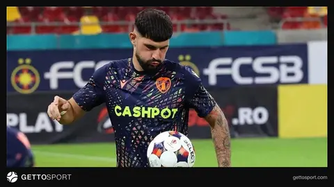 Cəlal Hüseynov Petrolul formasıyla meydana girir