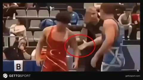 Cemal Yiğit Purcu madalya töreninde veya minderde sevinç gösterisi