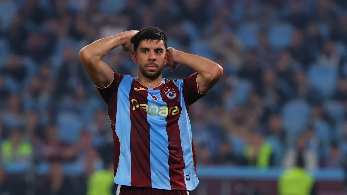 Cenk Özkacar maç sonrası basın açıklaması yaparken
