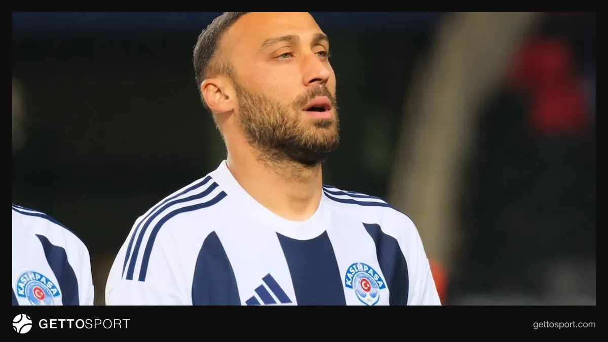 Cenk Tosun röportajda konuşurken