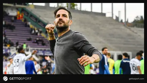 Cesc Fabregas maç öncesi konuşma yaparken