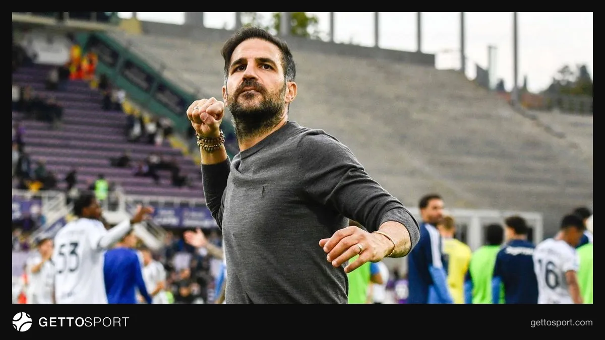 Cesc Fabregas maç öncesi konuşma yaparken
