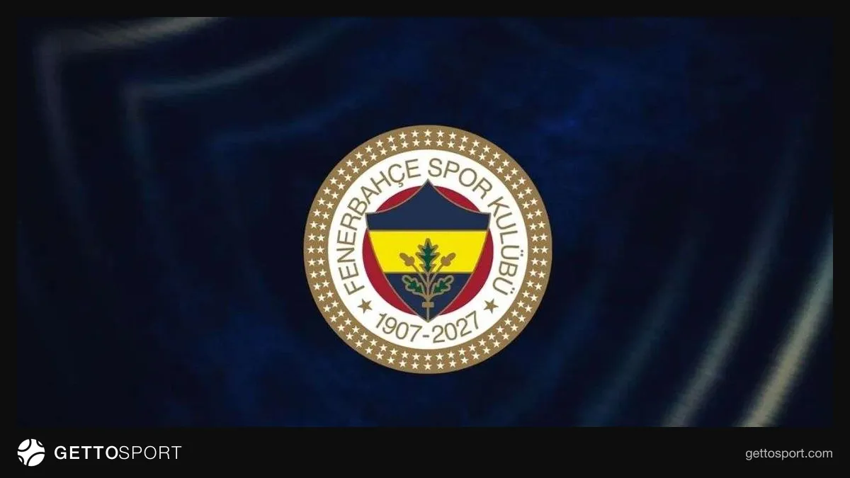 Chris van Puyvelde takım elbise içinde, düşünceli poz