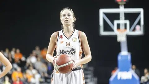 ÇİMSA ÇBK Mersin oyuncuları Olympiakos deplasmanında sevinç yaşarken