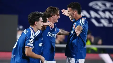 Como oyuncuları Juventus Stadı'nda gol sevinci