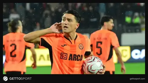 Çorum FK baş məşqçisi Burak Yılmaz texniki zonada