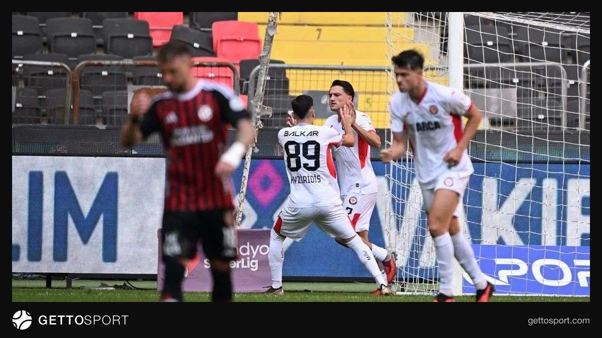 Çorum futbolcuları deplasmanda sevinç gösterisi