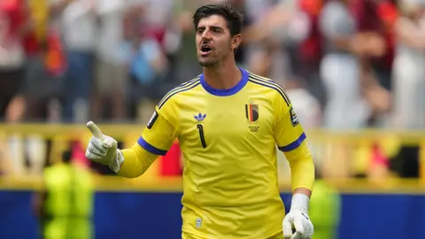 Thibaut Courtois milli takım antrenmanında düşünceli görüntü