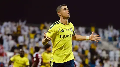 Cristiano Ronaldo Al Nassr formasıyla gol sevincinde, kafa vuruşu sonrası kutlama