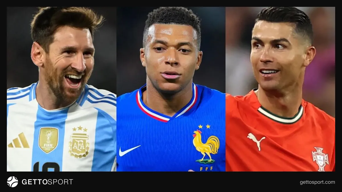 Cristiano Ronaldo gülümserken ödül veya sponsorluk arka planı