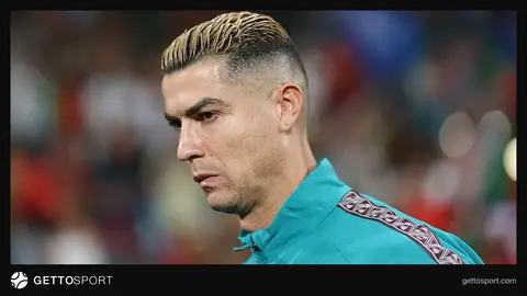 Cristiano Ronaldo milli takım formasıyla düşünceli poz