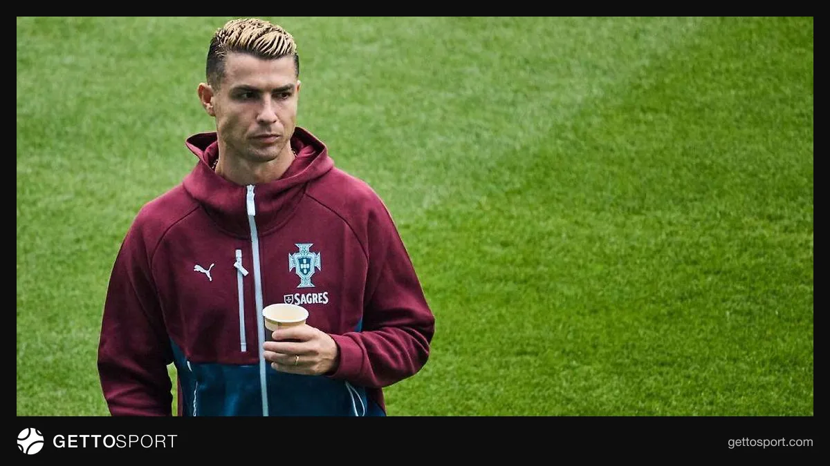 Cristiano Ronaldo məşqdə və ya matçda düşüncəli şəkildə