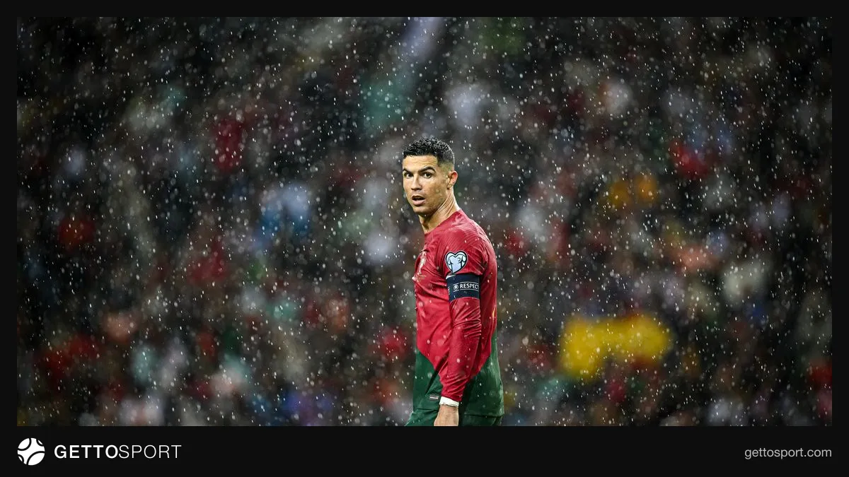Cristiano Ronaldo milli takım formasıyla tartışma sonrası kampı terk ederken