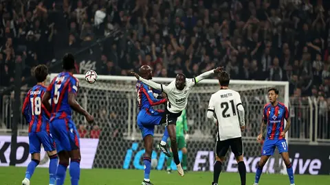 Beşiktaş ile Crystal Palace arasında oynanan maçtan saha içi hareketli anlar