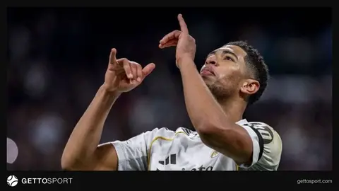 Çud Bellingem Real Madrid forması ilə küncdə dayanmış futbolçu