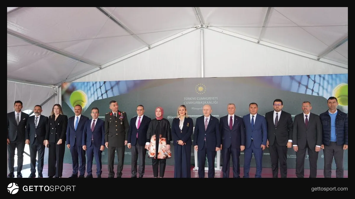 Cumhurbaşkanlığı Tenis Kupası açılış töreninde konuşmacılar ve toplu fotoğraf