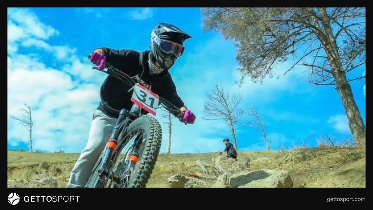 Xocasən Dağ Velosipedi Parkında velosipedçilər yarışa hazırlaşır