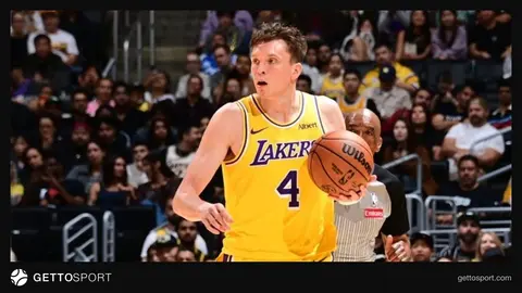 Dalton Knecht Lakers formasıyla hücum pozisyonunda