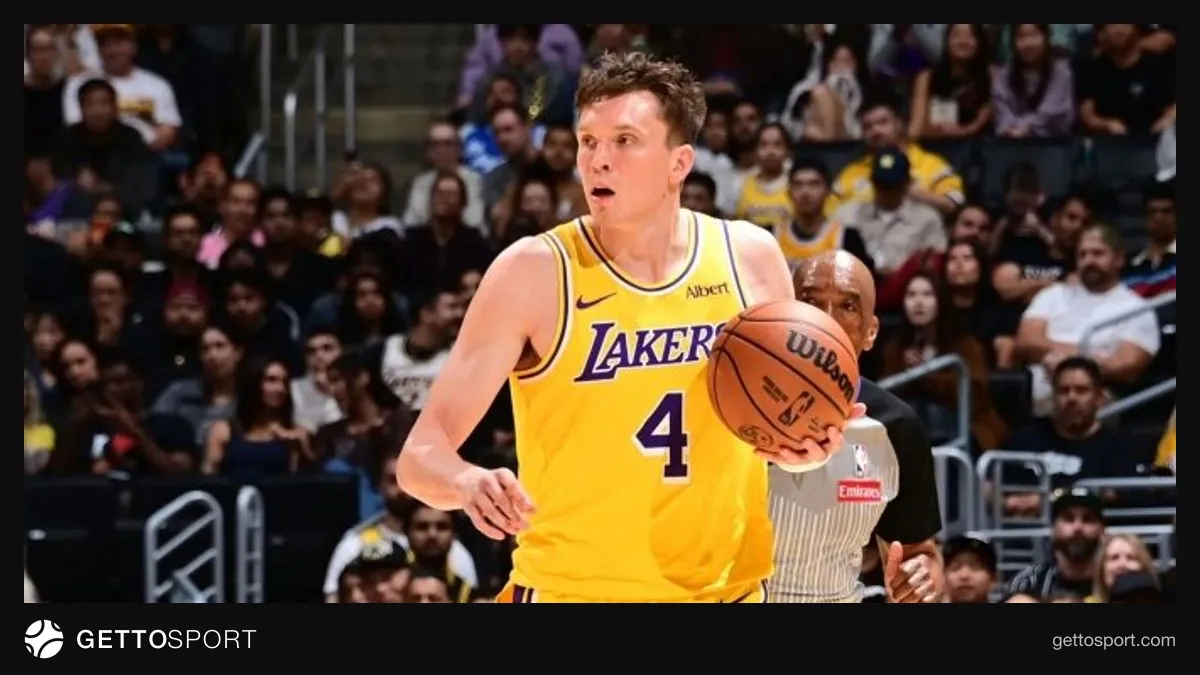 Dalton Knecht Lakers formasıyla hücum pozisyonunda