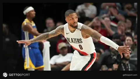 Damian Lillard Portland formasıyla şut pozisyonunda sahada