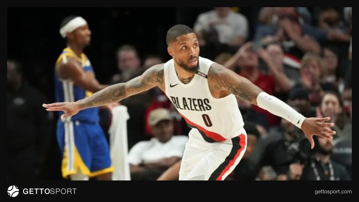 Damian Lillard Portland formasıyla şut pozisyonunda sahada