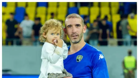 David Domjqoni mətbuat konfransında və ya məşqdə danışarkən