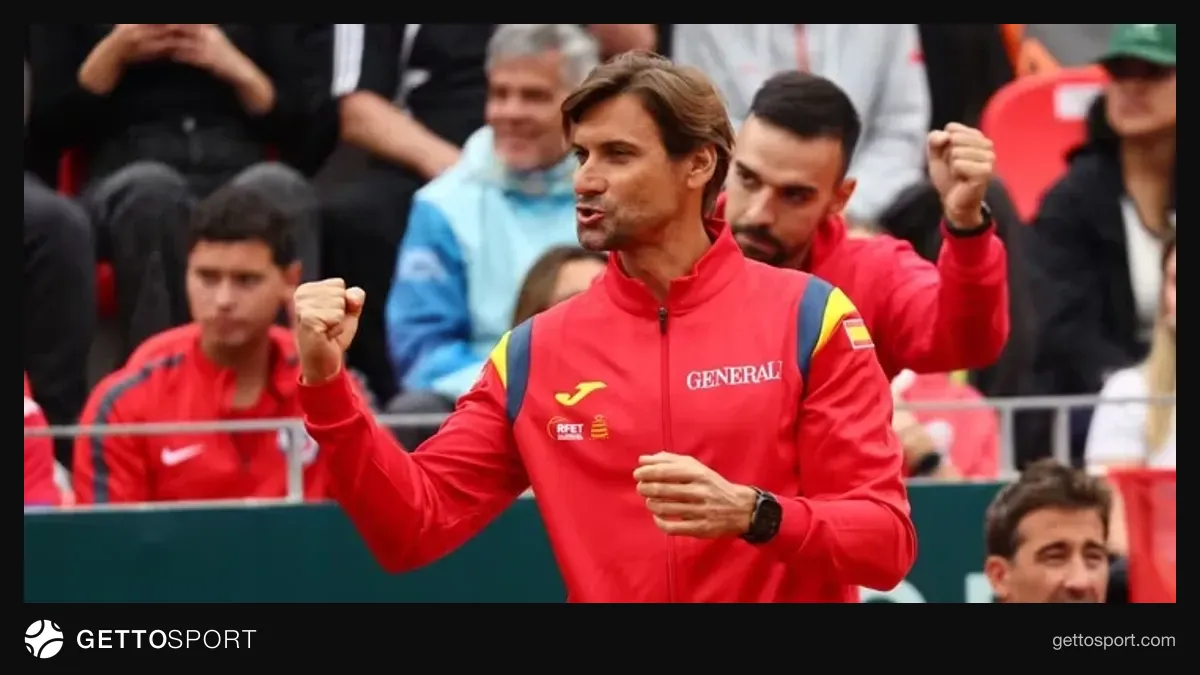 David Ferrer X-də açıqlama verərkən portret şəkli