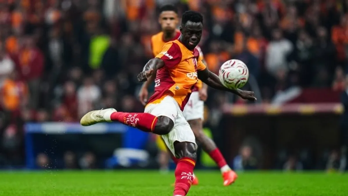 Davinson Sanchez maç sonrası basın açıklaması yaparken