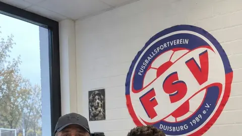 Davud Məhərrəmli futbol forması ilə portret