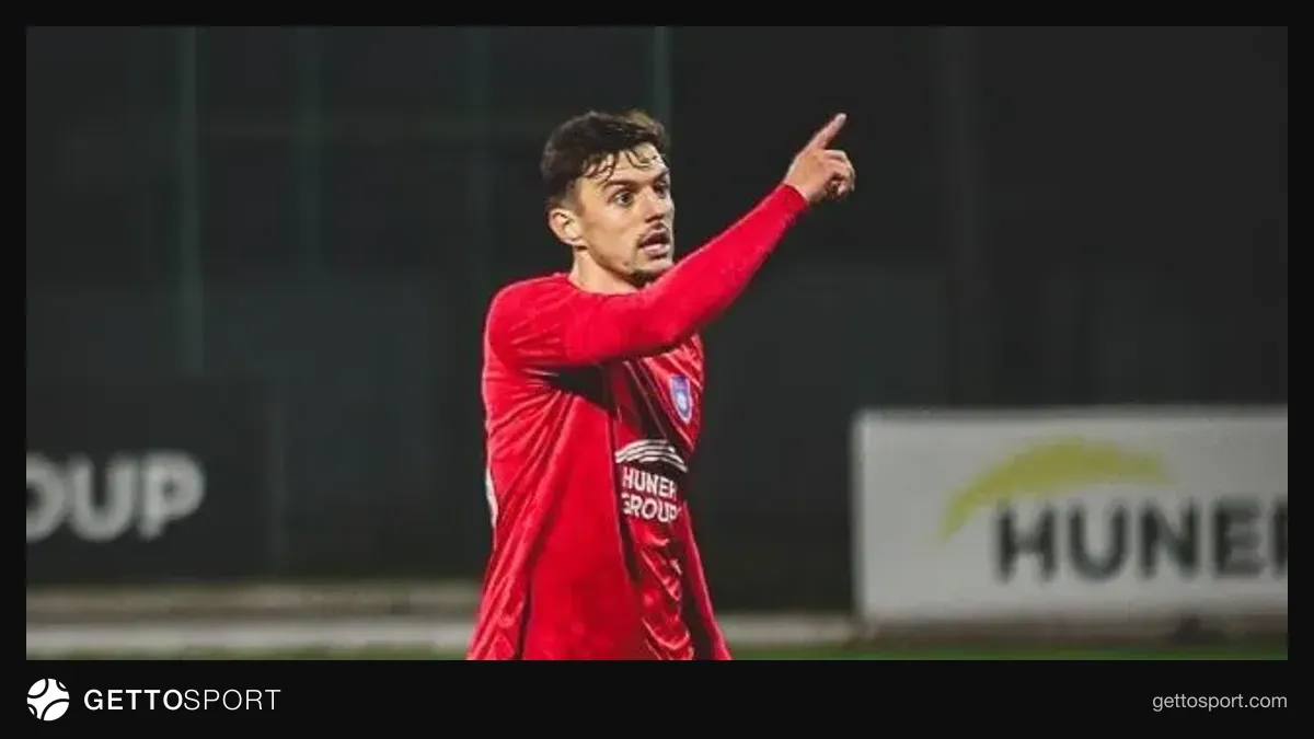 Denis Maradiçi Turan Tovuz forması ilə meydanda, sidiklərə baxılır