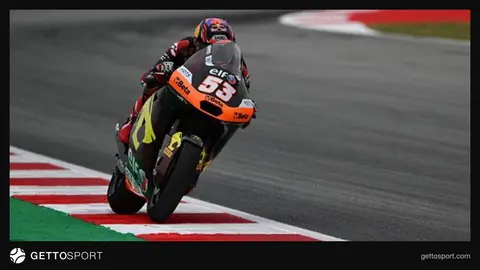 Deniz Öncü ELF Marc VDS motosikletini Mandalika Pisti'nde sürerken