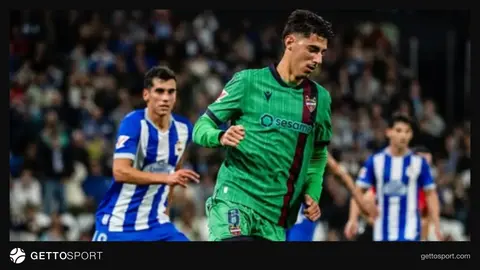 Deportivo və Levante oyununda meydan görüntüsü və futbolçular