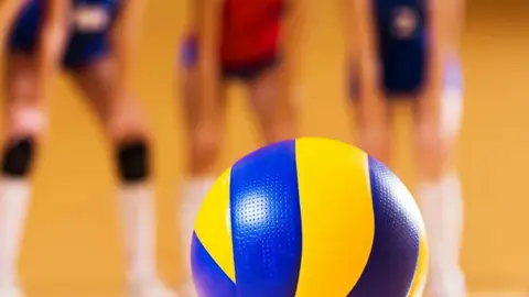 DH Volley komandasının və voleybol topunun ümumi görüntüsü
