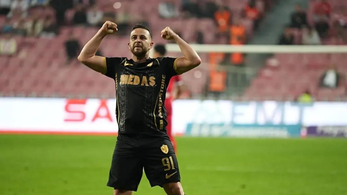 Amedspor formasıyla Dia Saba gol sevinci